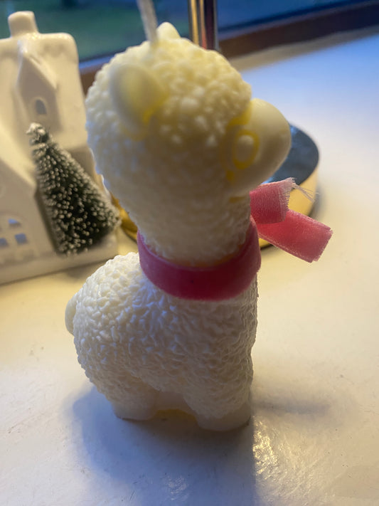 Larry the llampaca ๐ฆ soy wax candle